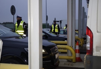 A2 – skontrolowano 400 pojazdów - wspólna akcja Policji, ITD, Straży Granicznej, KAS, Sanepidu i IOŚ 2