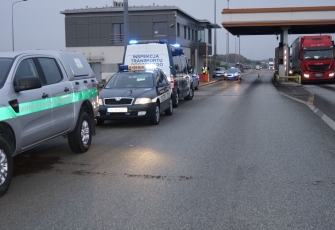 A2 – skontrolowano 400 pojazdów - wspólna akcja Policji, ITD, Straży Granicznej, KAS, Sanepidu i IOŚ 6