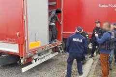 Imigranci z Afganistanu w naczepie ciężaróki - Gliwice 1
