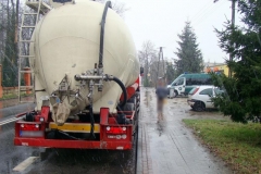 Mandat dla kierowcy za jazdę na magnesie