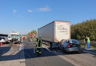 Niemcy – kierowca polskiego dostawczaka z ciężkimi obrażeniami po karambolu na A7 1