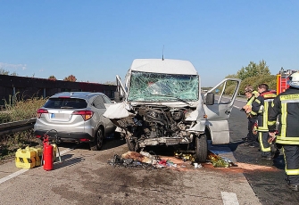 Niemcy – kierowca polskiego dostawczaka z ciężkimi obrażeniami po karambolu na A7 3