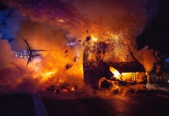 Niemcy - pojazd dostawczy z Polski w płomieniach. Dzięki przytomności umysłu Polaka uniknięto większej tragedii 2