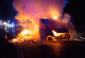 Niemcy - pojazd dostawczy z Polski w płomieniach. Dzięki przytomności umysłu Polaka uniknięto większej tragedii 3