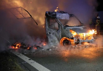 Niemcy - pojazd dostawczy z Polski w płomieniach. Dzięki przytomności umysłu Polaka uniknięto większej tragedii 5