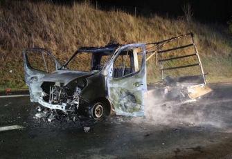 Niemcy - pojazd dostawczy z Polski w płomieniach. Dzięki przytomności umysłu Polaka uniknięto większej tragedii 6