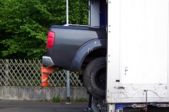 Z polskiej ciężarówki wystawał pickup 2
