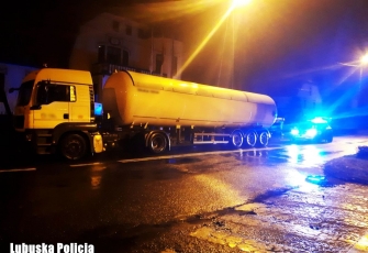 Pijany kierowca cysterny z gazem miał problem by wyjść z kabiny - miał ponad 3 promile alkoholu we krwi 1