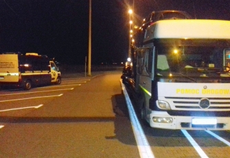 Pomoc drogowa bez koła, odpoczynku na autostradzie i dokumentu CMR 2