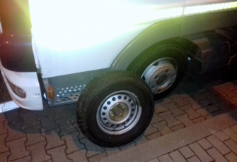 Pomoc drogowa bez koła, odpoczynku na autostradzie i dokumentu CMR 3