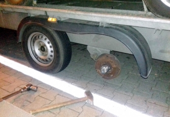 Pomoc drogowa bez koła, odpoczynku na autostradzie i dokumentu CMR 4