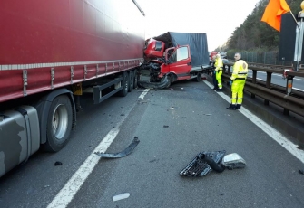 Włochy – makabryczny wypadek pojazdu dostawczego z Polski – Polak wyszedł bez szwanku 2
