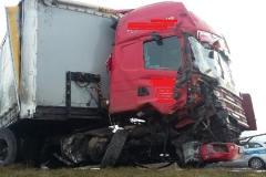 Wypadek ciężarówek na krajowej 1 2