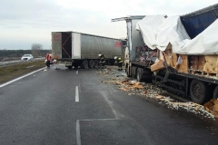Wypadek ciężarówek na krajowej 1
