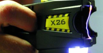 Taser paralizator transport kabina