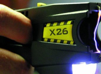 Taser paralizator transport kabina
