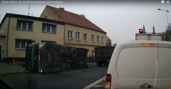 Wypadek Ujście przewrocona Cieżarówka