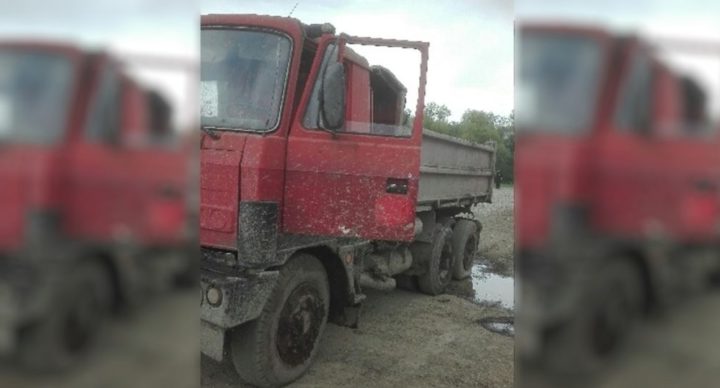 Wpadł pod koła własnej ciężarówki FB