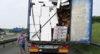 Niemcy - Polska ciężarówka - źle zabezpieczony ładunek