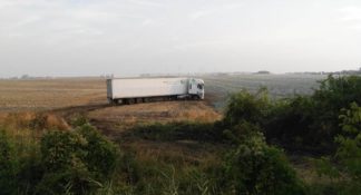 Niemcy A2 - polska ciężarówka wyjechała w pole