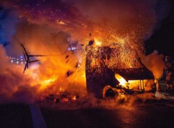 Niemcy - pojazd dostawczy z Polski w płomieniach. Dzięki przytomności umysłu Polaka uniknięto większej tragedii 2