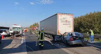 Niemcy – kierowca polskiego dostawczaka z ciężkimi obrażeniami po karambolu na A7