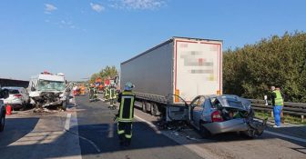 Niemcy – kierowca polskiego dostawczaka z ciężkimi obrażeniami po karambolu na A7