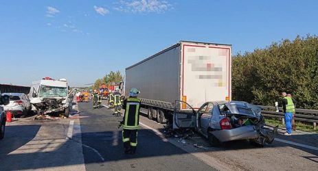 Niemcy – kierowca polskiego dostawczaka z ciężkimi obrażeniami po karambolu na A7