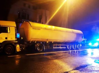 Pijany kierowca cysterny z gazem miał problem by wyjść z kabiny - miał ponad 3 promile alkoholu we krwi