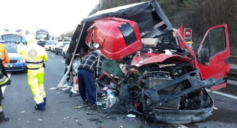 Włochy – makabryczny wypadek pojazdu dostawczego z Polski – Polak wyszedł bez szwanku