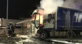 Niemcy – Kierowca z Polski znajdował się kabinie gdy wybuchł pożar – z poparzeniami trafił do szpitala