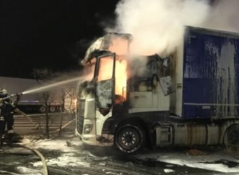 Niemcy – Kierowca z Polski znajdował się kabinie gdy wybuchł pożar – z poparzeniami trafił do szpitala