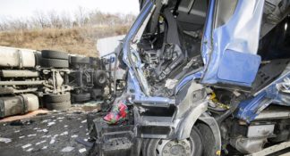 Oburzenie w Niemczech - Śmierć kierowcy ciężarówki w wypadku – Gapie otwierali drzwi karetki by robić zdjęcia 2