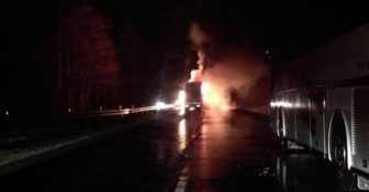 Pojazd ciężarowy spłonął doszczętnie na DK-1 w kierunku Katowic f