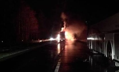 Pojazd ciężarowy spłonął doszczętnie na DK-1 w kierunku Katowic f