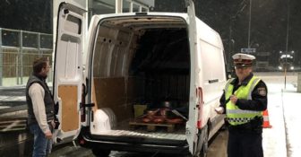 Policja z Tyrolu bierze pod lupę pojazdy do 3,5 ton - Austriacy obawiają się rosnącej liczby busów ze Wschodniej Europy