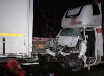 Niemcy – 25-letni polski kierowca busa zakleszczony w kabinie – poważnie rannego zabrano helikopterem do szpitala