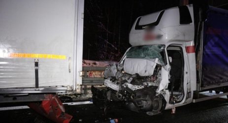 Niemcy – 25-letni polski kierowca busa zakleszczony w kabinie – poważnie rannego zabrano helikopterem do szpitala