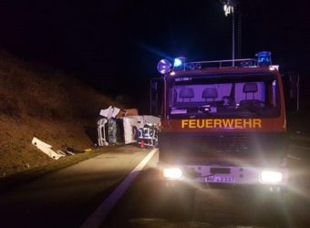Niemcy – kierowca ciężarówki ciężko ranny po najechaniu na zestaw 39-latka z Polski, który wyjeżdżał w nocy z parkingu f