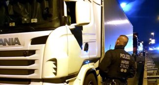 Niemiecka policja radzi jak uchronić się przed rozpruwaczami plandek i kradzieżami ładunków f