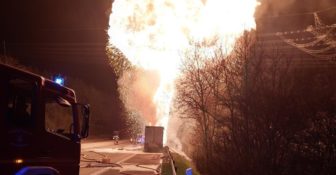 Niemcy – pożar i eksplozja ciężarówki kierowanej przez Polaka, przewożącej farby i opony
