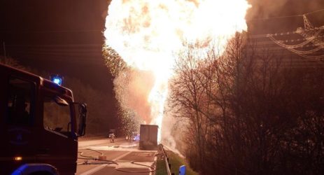 Niemcy – pożar i eksplozja ciężarówki kierowanej przez Polaka, przewożącej farby i opony