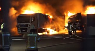 Niemcy – spłonęły 4 ciężarówki – policja zakłada podpalenie i prosi świadków o pomoc f2