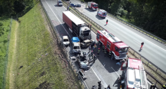 Polska – karambol na A6 – kierowca ciężarówki jechał najprawdopodobniej na zakazie